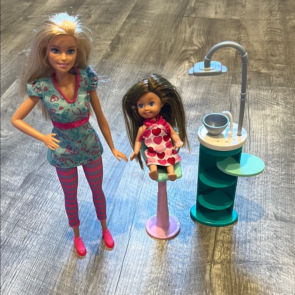 Barbie dentist with doll and patient doll